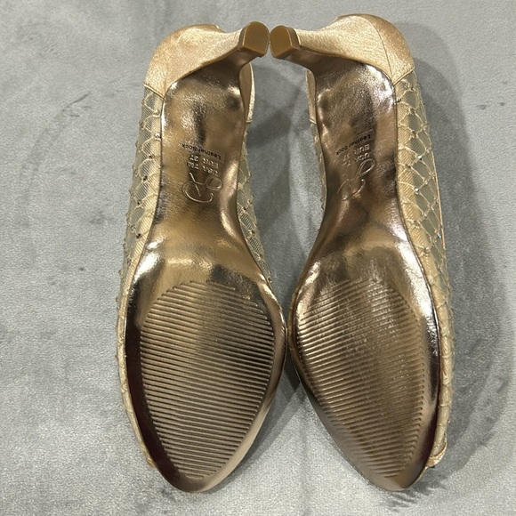 Adrianna Papell  nude mesh shoes size 7m new in box - Picture 4 of 6